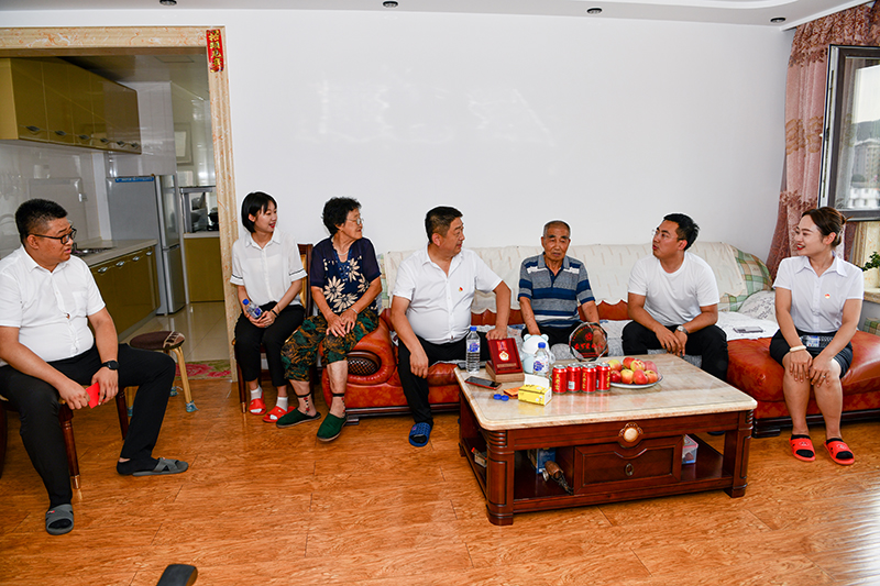 DSC_9908.JPG DSC_9908.JPG